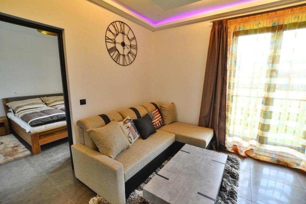 Apartament 17 *